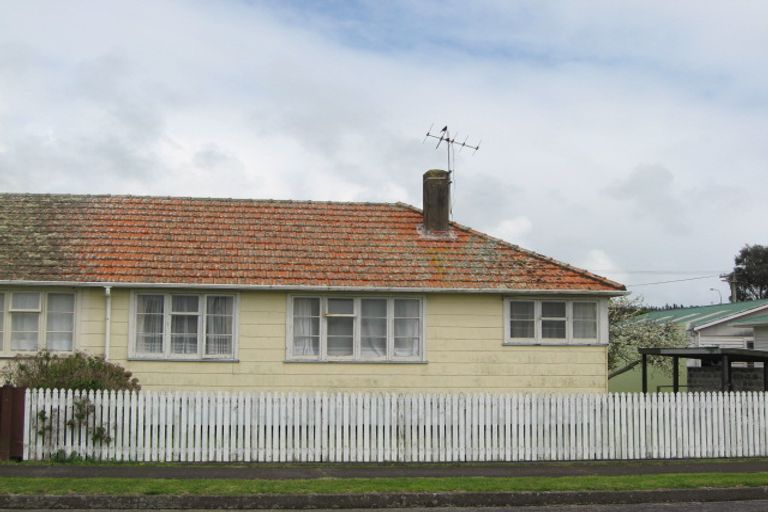 Photo of property in 11 Strange Street, Waitara, 4320