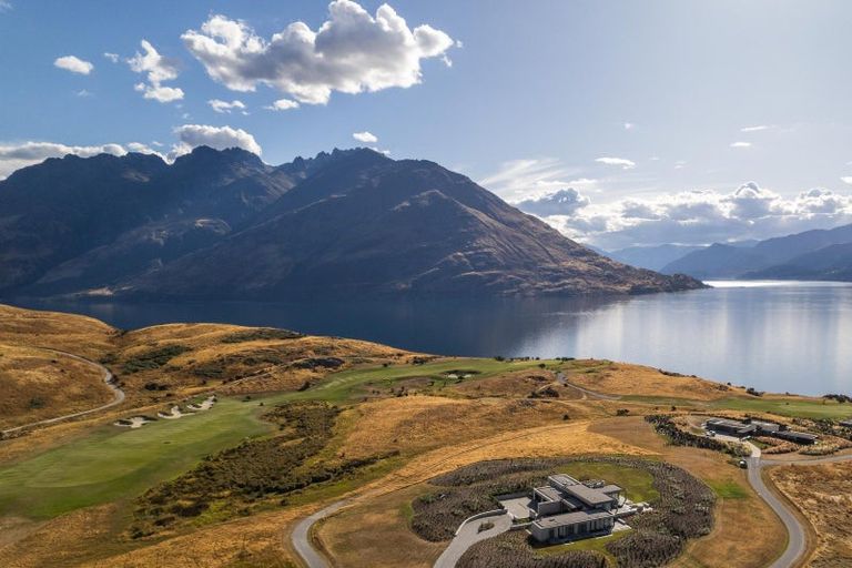 Photo of property in 3 Water Race Lane, Jacks Point, Queenstown, 9371