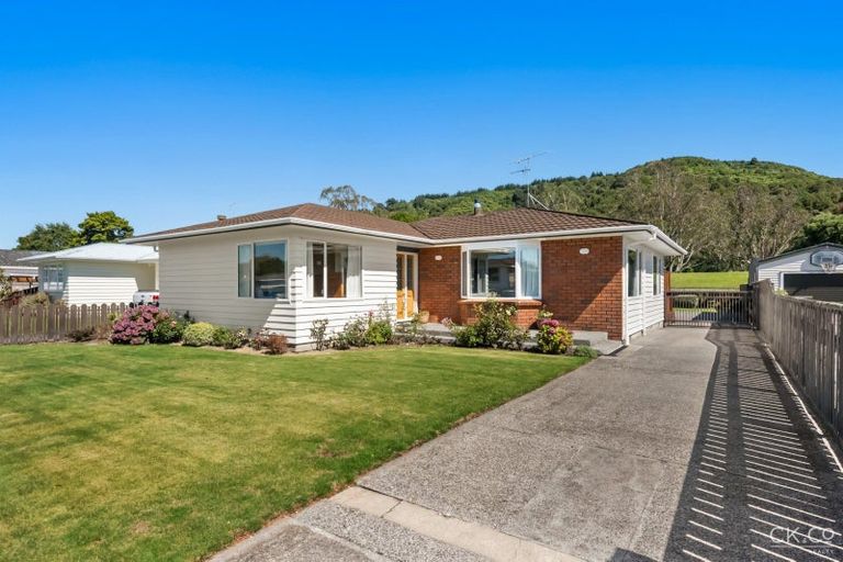 Photo of property in 71 Holdsworth Avenue, Trentham, Upper Hutt, 5018