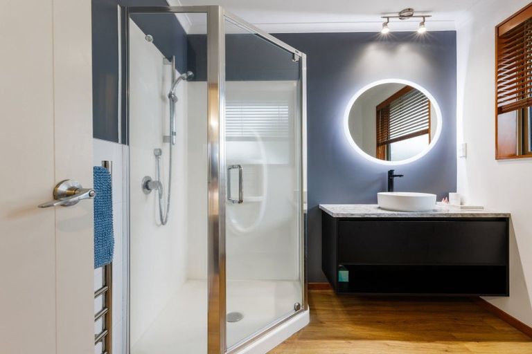 Photo of property in 18 Gibbston Close, Huntington, Hamilton, 3210