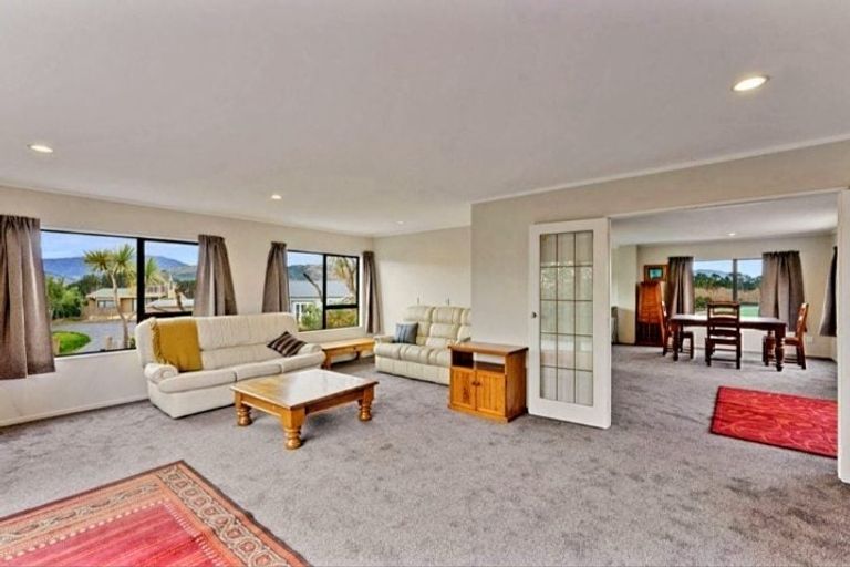 Photo of property in 8 Trig Hill Terrace, Waikanae Beach, Waikanae, 5036