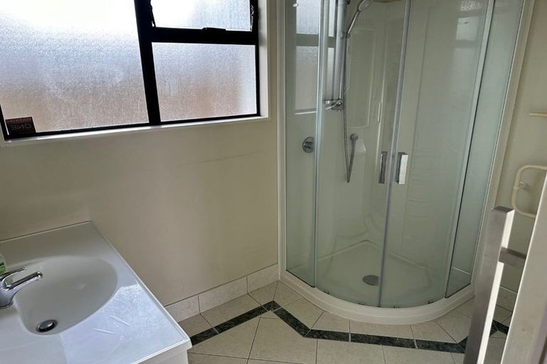 Photo of property in 2/2 Beatrice Avenue, Hillcrest, Auckland, 0627