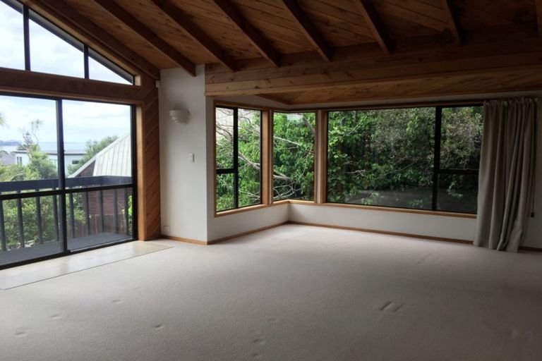 Photo of property in 3 Beulah Avenue, Rothesay Bay, Auckland, 0630