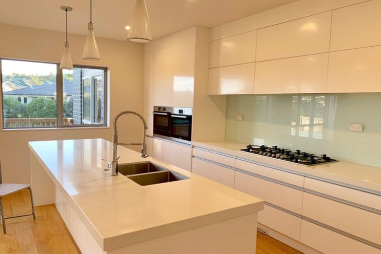 Photo of property in 38 Travis View Drive, Fairview Heights, Auckland, 0632