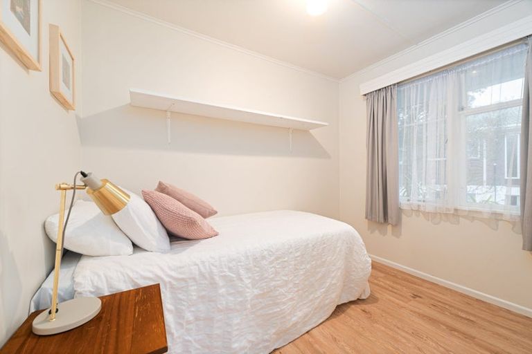 Photo of property in 3/99a View Road, Sunnyvale, Auckland, 0612