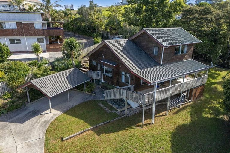 Photo of property in 8 Empressa Heights, Helensville, 0800