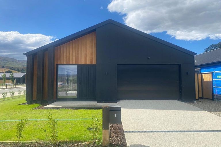 Photo of property in 1 Hadley Place, Cromwell, 9310