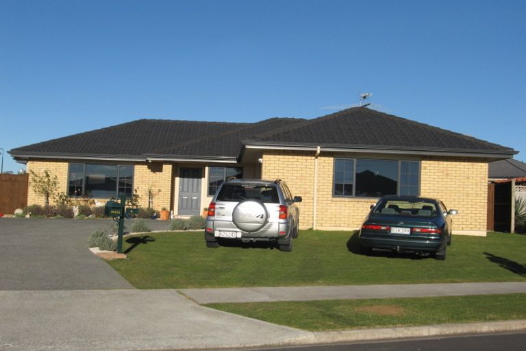Photo of property in 6 Greta Banks Place, Wattle Downs, Auckland, 2103