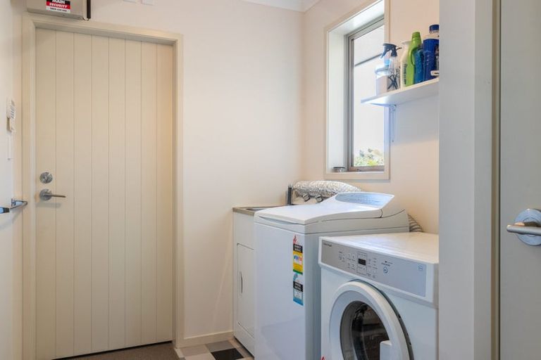 Photo of property in 33 Ketemaringi Way, Manakau, Levin, 5573