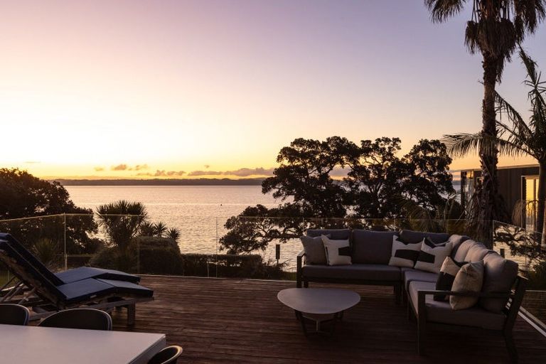 Photo of property in 58 Tindalls Bay Road, Tindalls Beach, Whangaparaoa, 0930