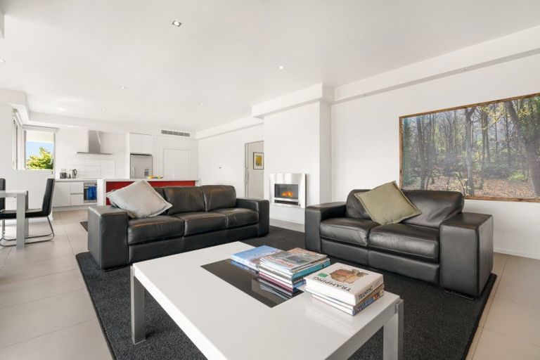 Photo of property in 5 Bovett Place, Wanaka, 9305