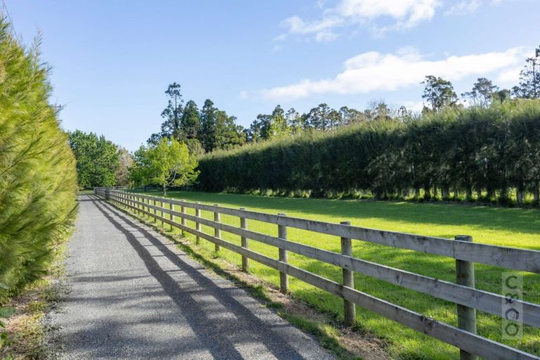Photo of property in 11 Taupaki Road, Taupaki, 0782