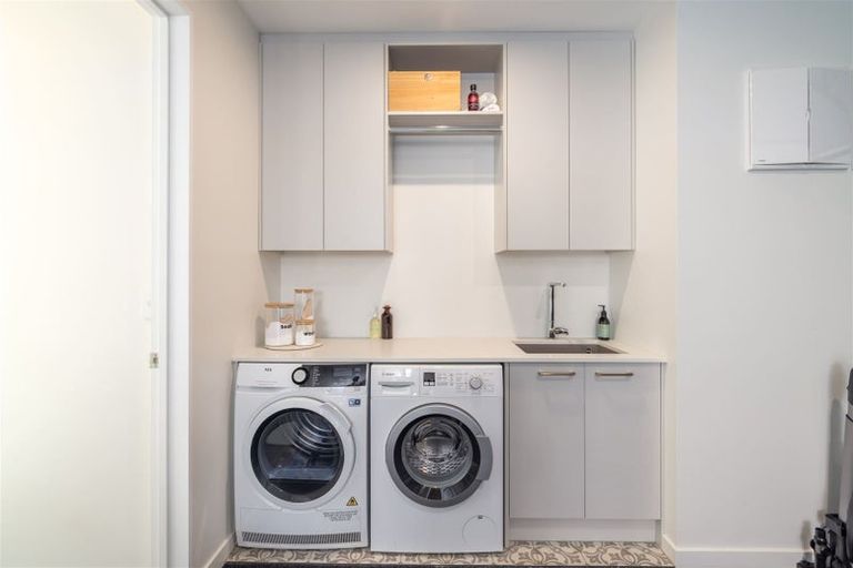 Photo of property in 28 Mcfaddens Road, St Albans, Christchurch, 8052