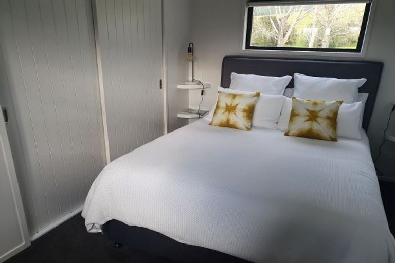 Photo of property in 60 Kawakawa-orere Road, Kawakawa Bay, Papakura, 2585