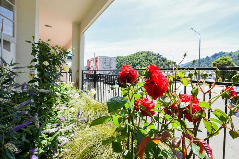 Photo of property in 11-19 Wellington Street, Picton, 7220