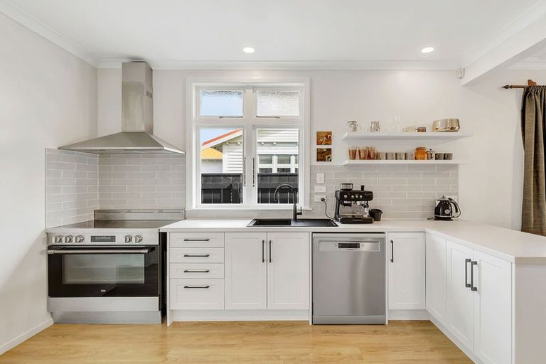 Photo of property in 38 Palmer Crescent, Silverstream, Upper Hutt, 5019