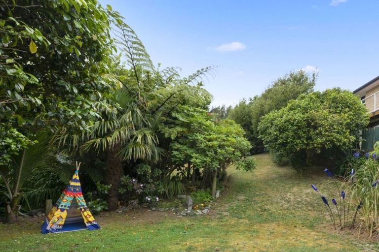 Photo of property in 89 Taylor Terrace, Tawa, Wellington, 5028