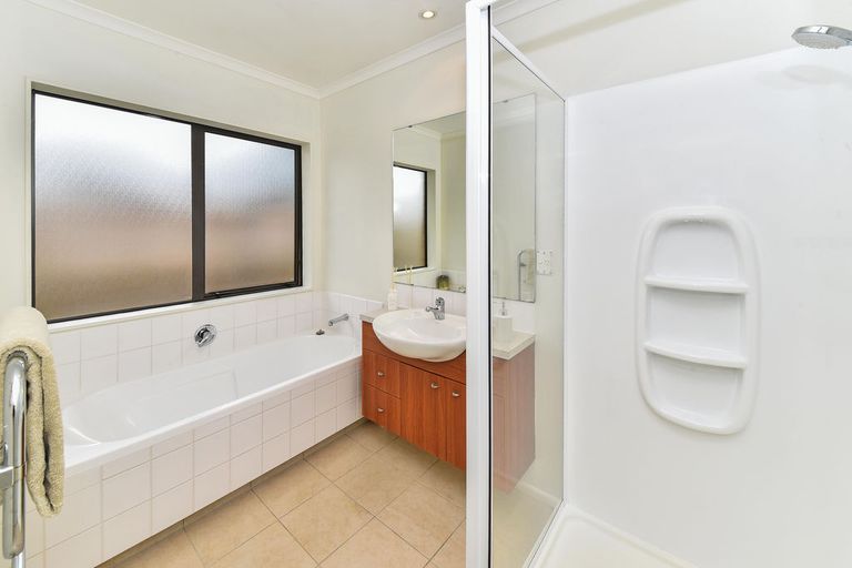 Photo of property in 50 Belfry Place, Wattle Downs, Auckland, 2103