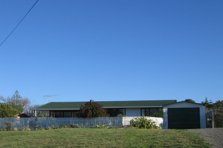 Photo of property in 1a Field Way, Waikanae Beach, Waikanae, 5036