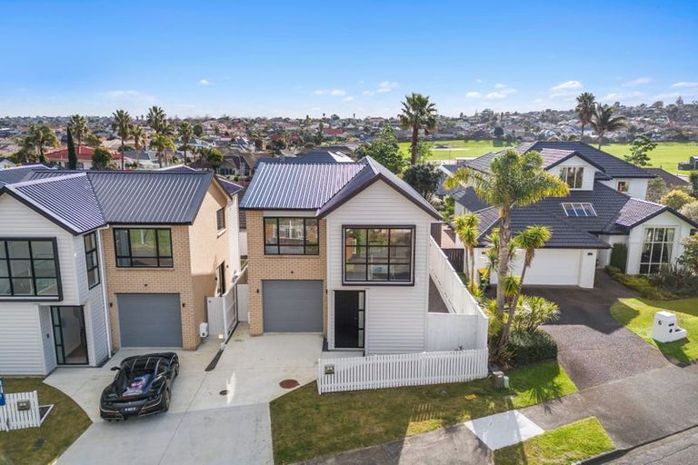 Photo of property in 4 Auden Close, Somerville, Auckland, 2014