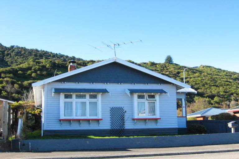 Photo of property in 51 Alexander Street, Greymouth, 7805