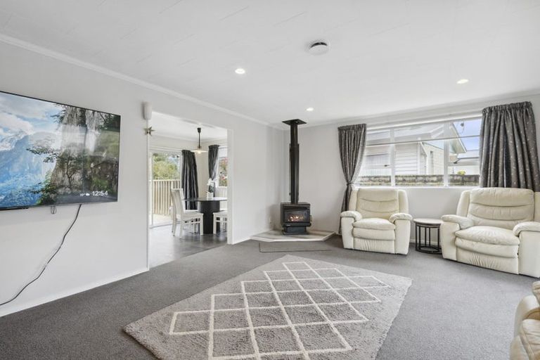 Photo of property in 18 Brightwater Crescent, Totara Park, Upper Hutt, 5018