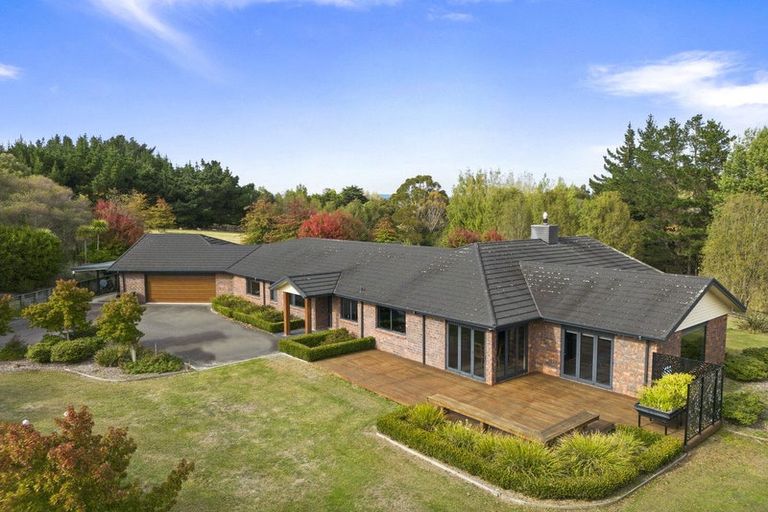 Photo of property in 35 Stonebrook Lane, Kelvin Grove, Palmerston North, 4470
