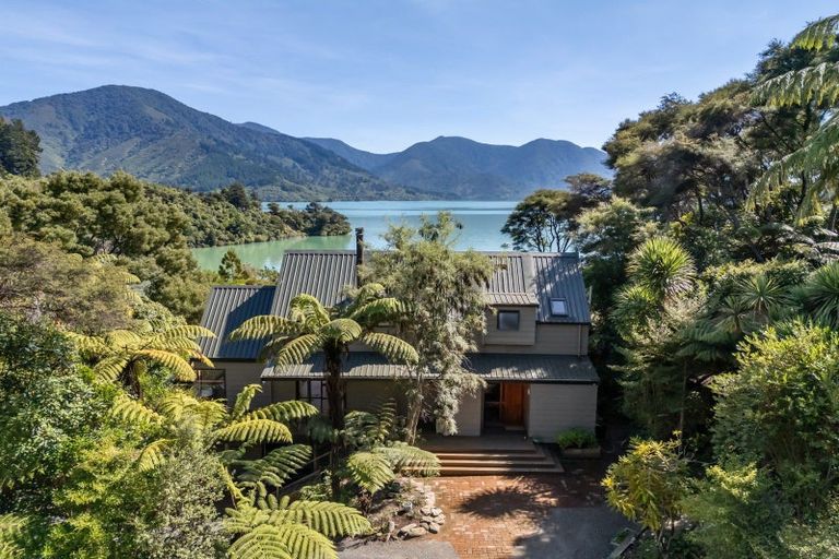 Photo of property in 28 Moetapu Bay Road, Moetapu Bay, Picton, 7282