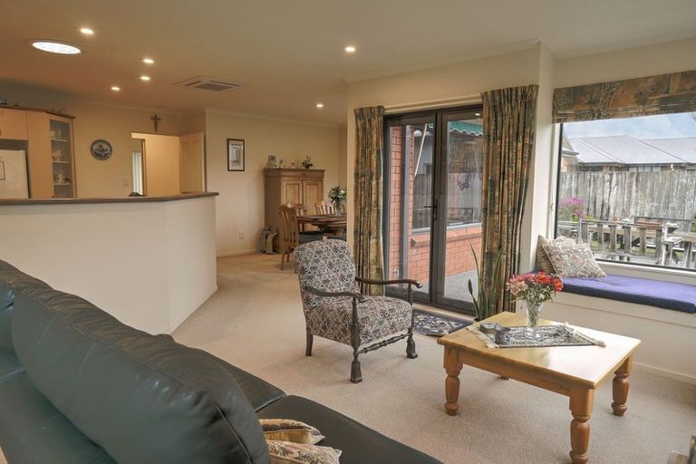 Photo of property in 8 Cairns Crescent, Rototuna, Hamilton, 3210