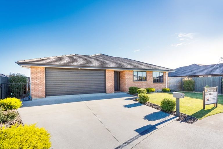 Photo of property in 34 Cyprus Place, Fitzherbert, Palmerston North, 4410