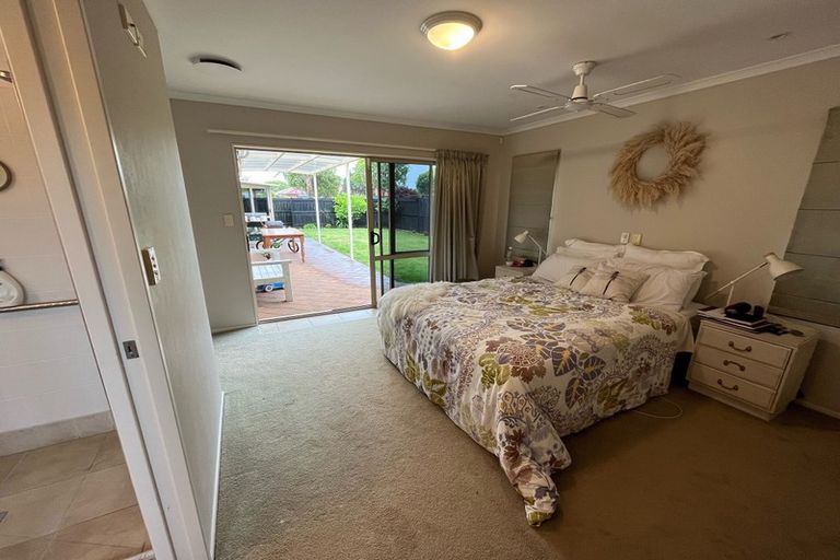 Photo of property in 1 Mcleod Place, Papamoa Beach, Papamoa, 3118