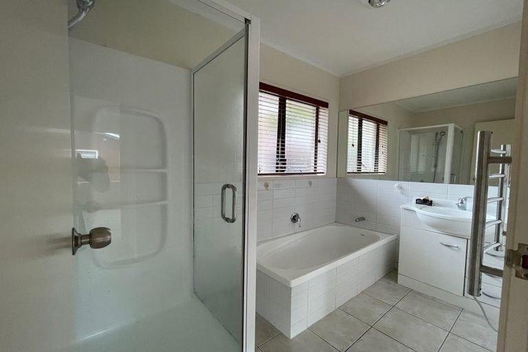 Photo of property in 72 Gossamer Drive, Pakuranga Heights, Auckland, 2010