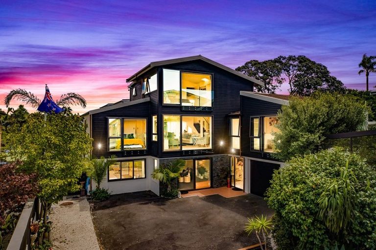 Photo of property in 1/36 Seaview Road, Castor Bay, Auckland, 0620