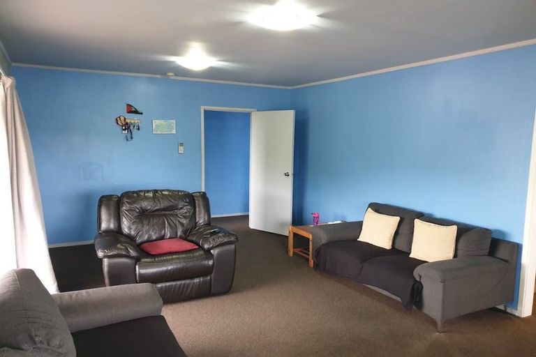 Photo of property in 1 Lowtherhurst Road, Massey, Auckland, 0614