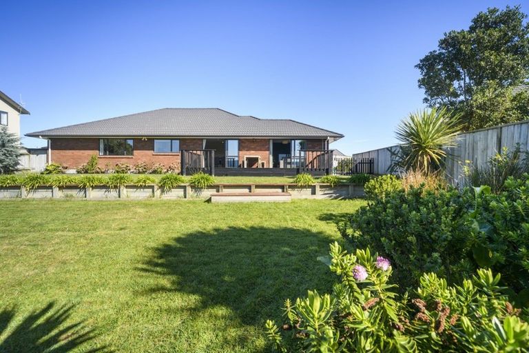 Photo of property in 12 Ron Place, Fitzherbert, Palmerston North, 4410