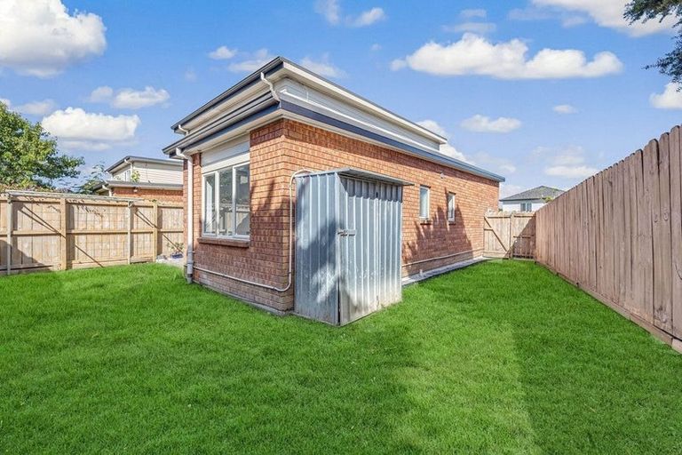 Photo of property in 4 Brashier Circle, Sunnyvale, Auckland, 0612