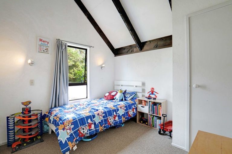 Photo of property in 2/5 Eugen Place, Bayview, Auckland, 0629