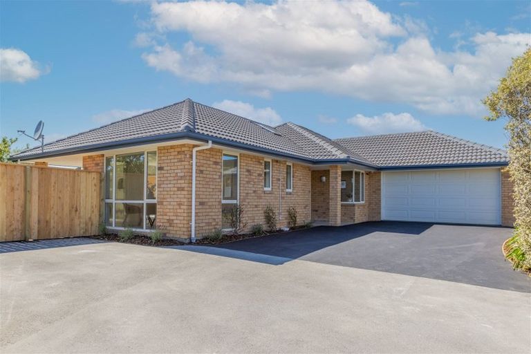 Photo of property in 21 Linkwater Way, Parklands, Christchurch, 8083