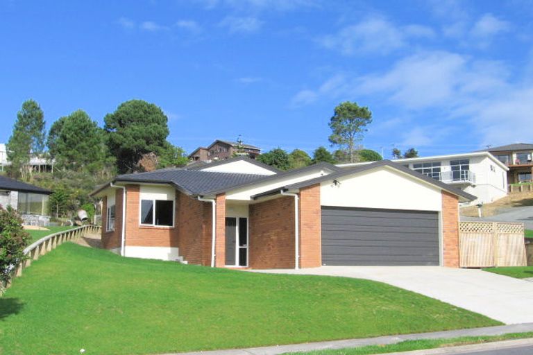 Photo of property in 15 Roberta Crescent, Orewa, 0931