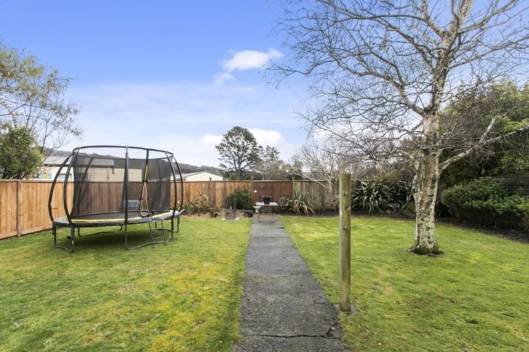 Photo of property in 3 Poole Crescent, Wainuiomata, Lower Hutt, 5014