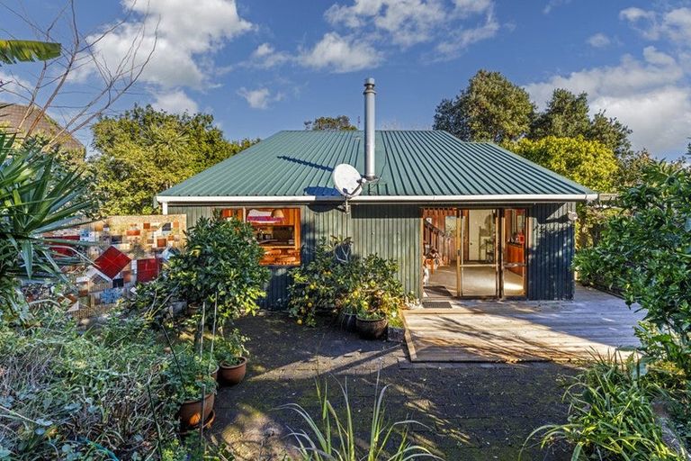 Photo of property in 8 Morlie Place, Torbay, Auckland, 0630