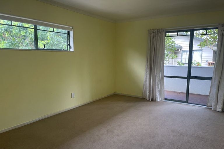 Photo of property in 14 Cayman Place, Unsworth Heights, Auckland, 0632