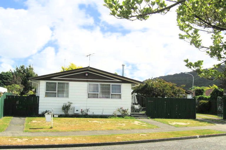 Photo of property in 17 Akron Grove, Totara Park, Upper Hutt, 5018