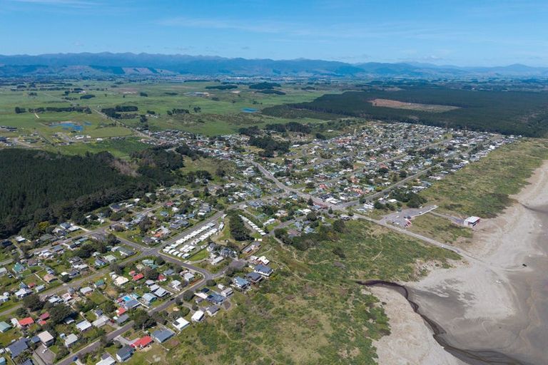 Photo of property in 7 Kent Avenue, Waitarere Beach, Levin, 5510