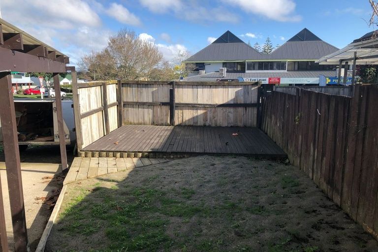 Photo of property in 1/20 Highland Park Drive, Highland Park, Auckland, 2010