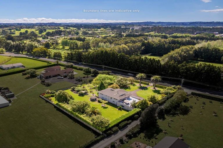 Photo of property in 873 Waitakere Road, Kumeu, 0891