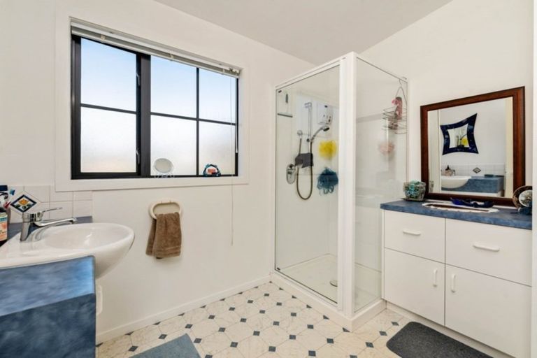 Photo of property in 143 Kent Street, Kingston, Athol, 9793