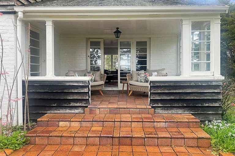 Photo of property in 86 Tawa Road, Kumeu, 0891