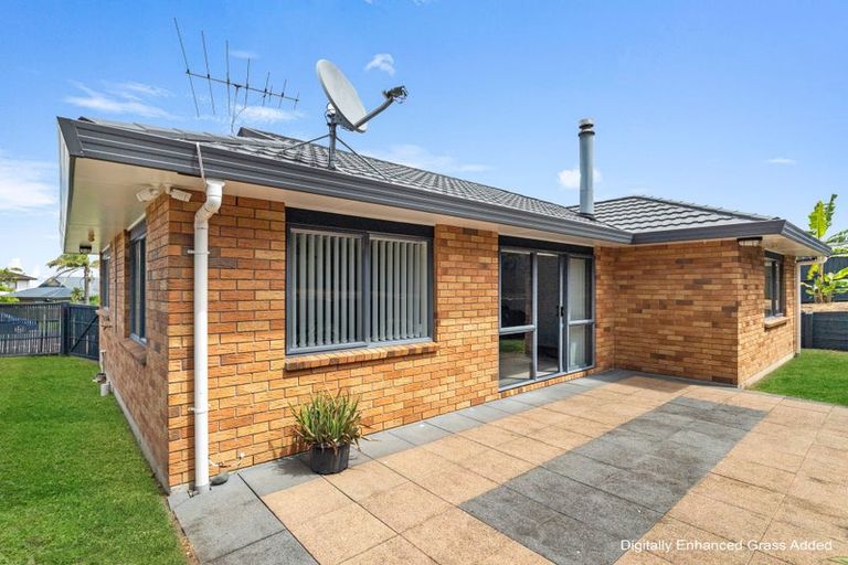 Photo of property in 11 Saralee Drive, Manurewa, Auckland, 2105