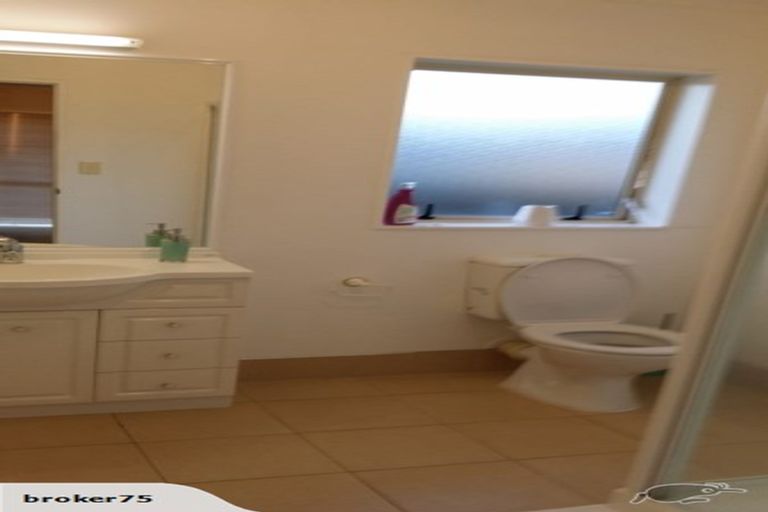 Photo of property in 10 Sangam Place, Pukekohe, 2120